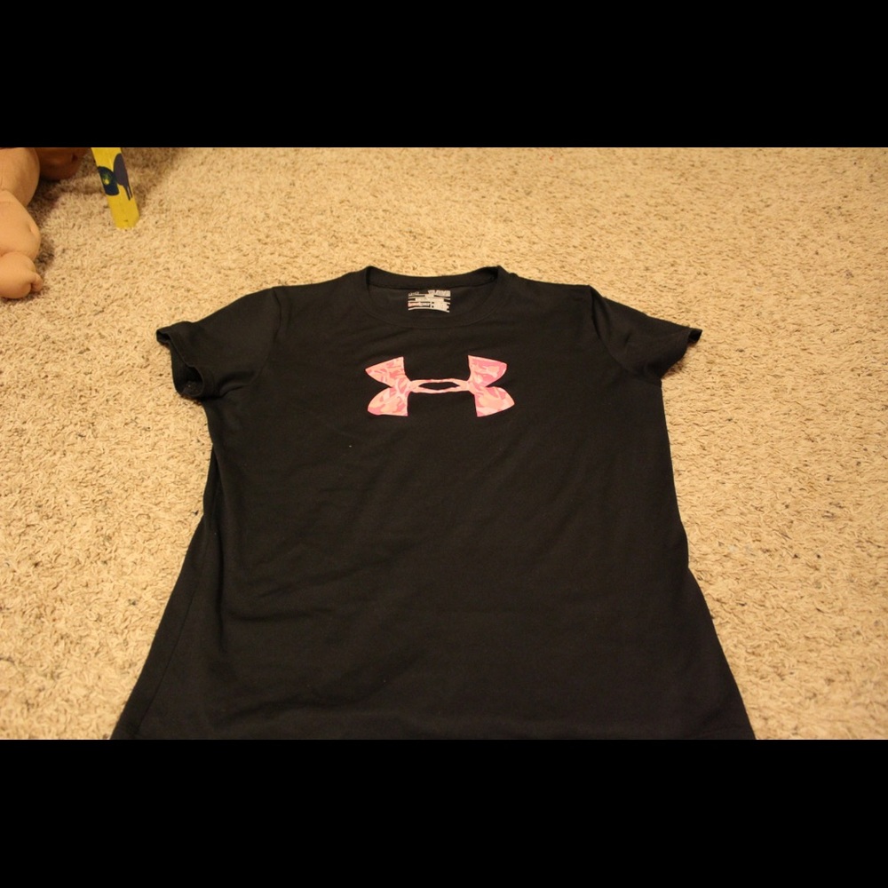 Black under armour shirt